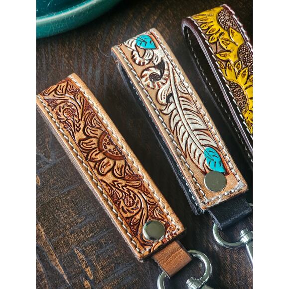 Genuine leather tooled keychain western blue feather design - Picture 3 of 3